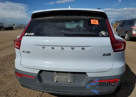 2024 Volvo Xc40 Core z USA, uszkodzony, nr VIN YV4L12UK1R2206170